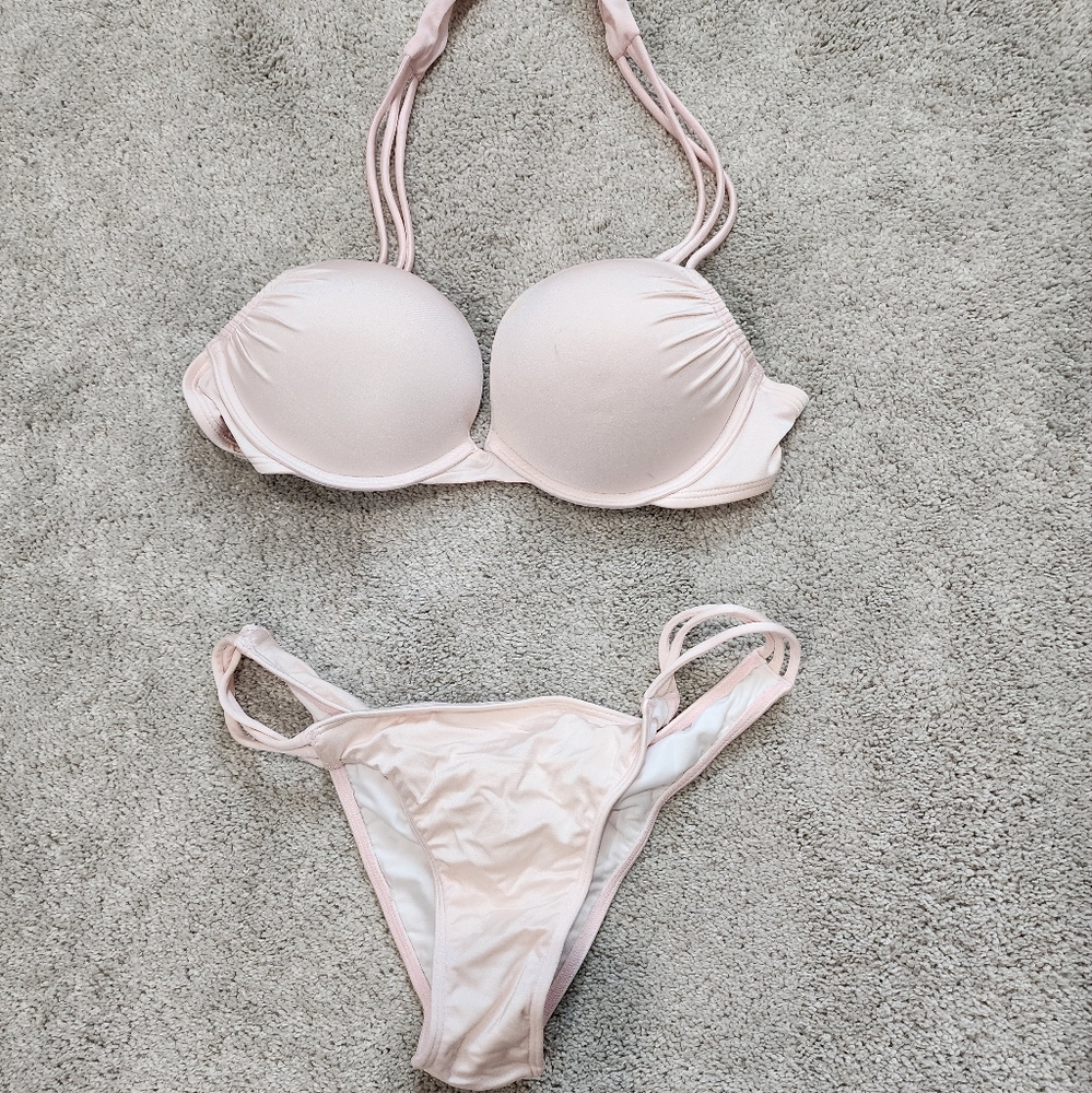 Victorias Secret bombshell bikini